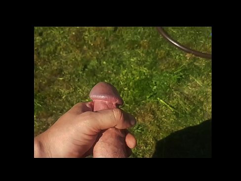 ❤️ Una guapa calenta es folla el seu cony rosa i es corre amb un esquitxat en un jardí d'estiu ❤️ Súper porno al porno ca.xxxpornolive.ru ❤