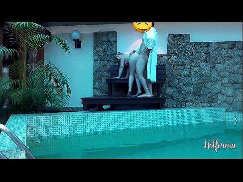 ❤️ El cap convida la criada a la piscina, però no va poder resistir-se a una calor ❤️ Súper porno al porno ca.xxxpornolive.ru ❤