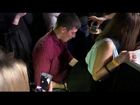 ❤️ Sexe real en una discoteca russa. Noia russa de 18 anys a l'anus i la vagina follada en una discoteca ❤️ Súper porno al porno ca.xxxpornolive.ru ❤